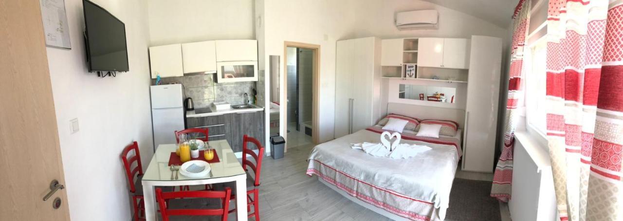 Apartmani Bolero - Obiteljski Odmor ヴォディツェ エクステリア 写真
