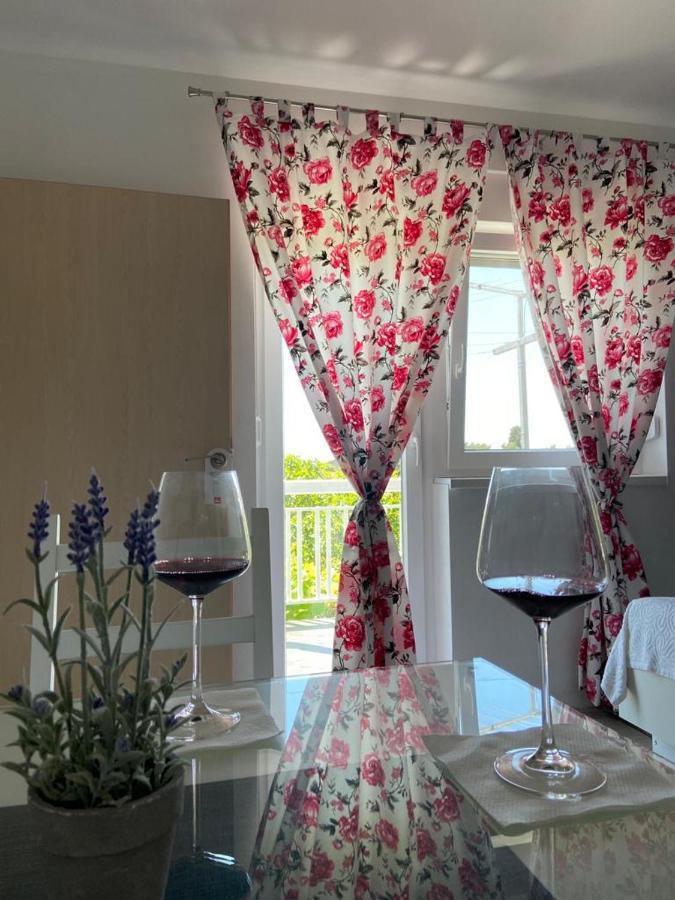Apartmani Bolero - Obiteljski Odmor ヴォディツェ エクステリア 写真